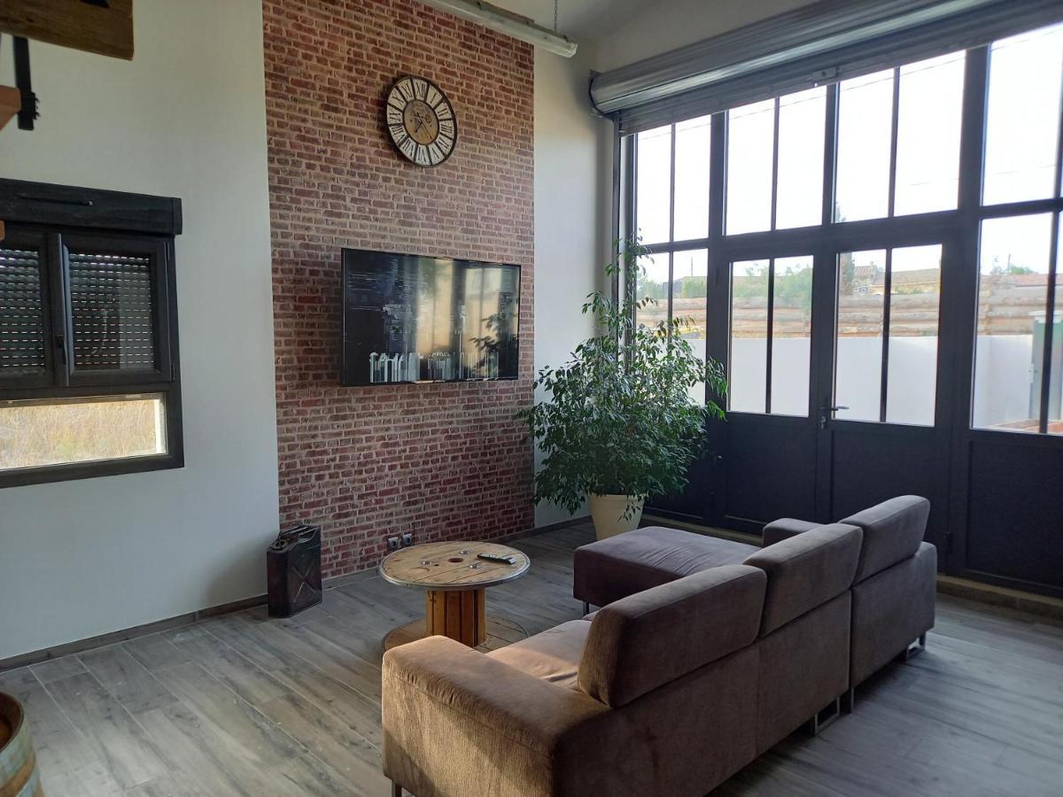 Cosy-Loft Industriel , Jacuzzi , Wifi , 6 Personnes Max Villa Aigues-Vives  Exterior photo